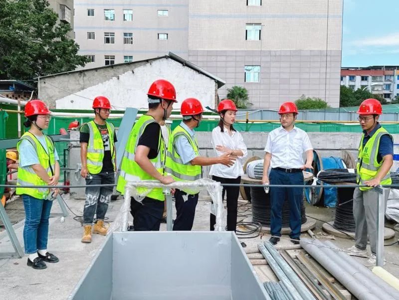 公司黨委書記、執(zhí)行董事朱軍一行到中江縣人民醫(yī)院建設(shè)項(xiàng)目檢查指導(dǎo)工作